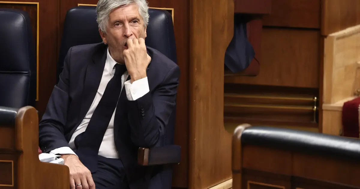 Grande-Marlaska defiende la estelada y la equipara a la bandera española