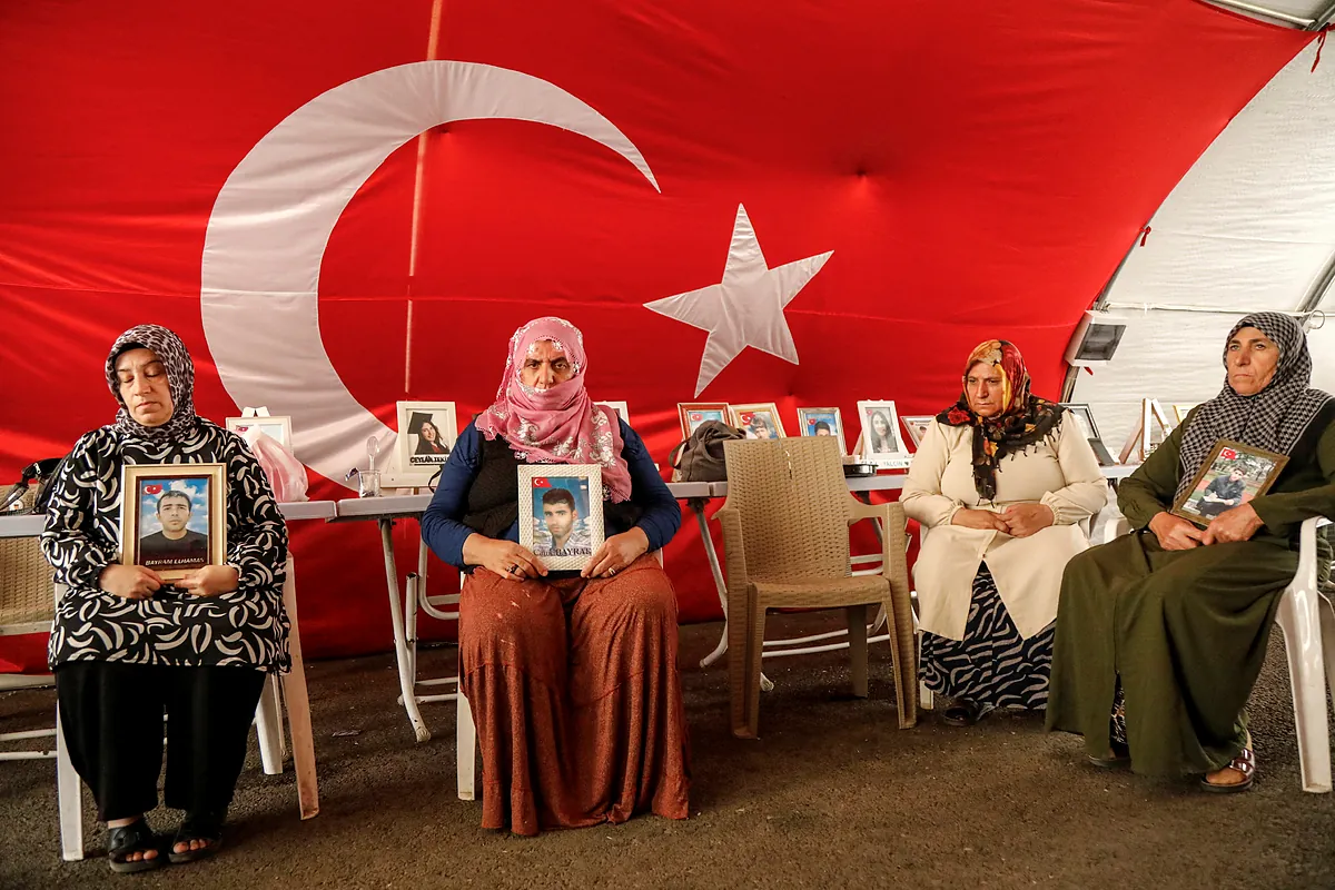 Turquía excarcela a 4.000 militantes del PKK y deja fuera a Öcalan