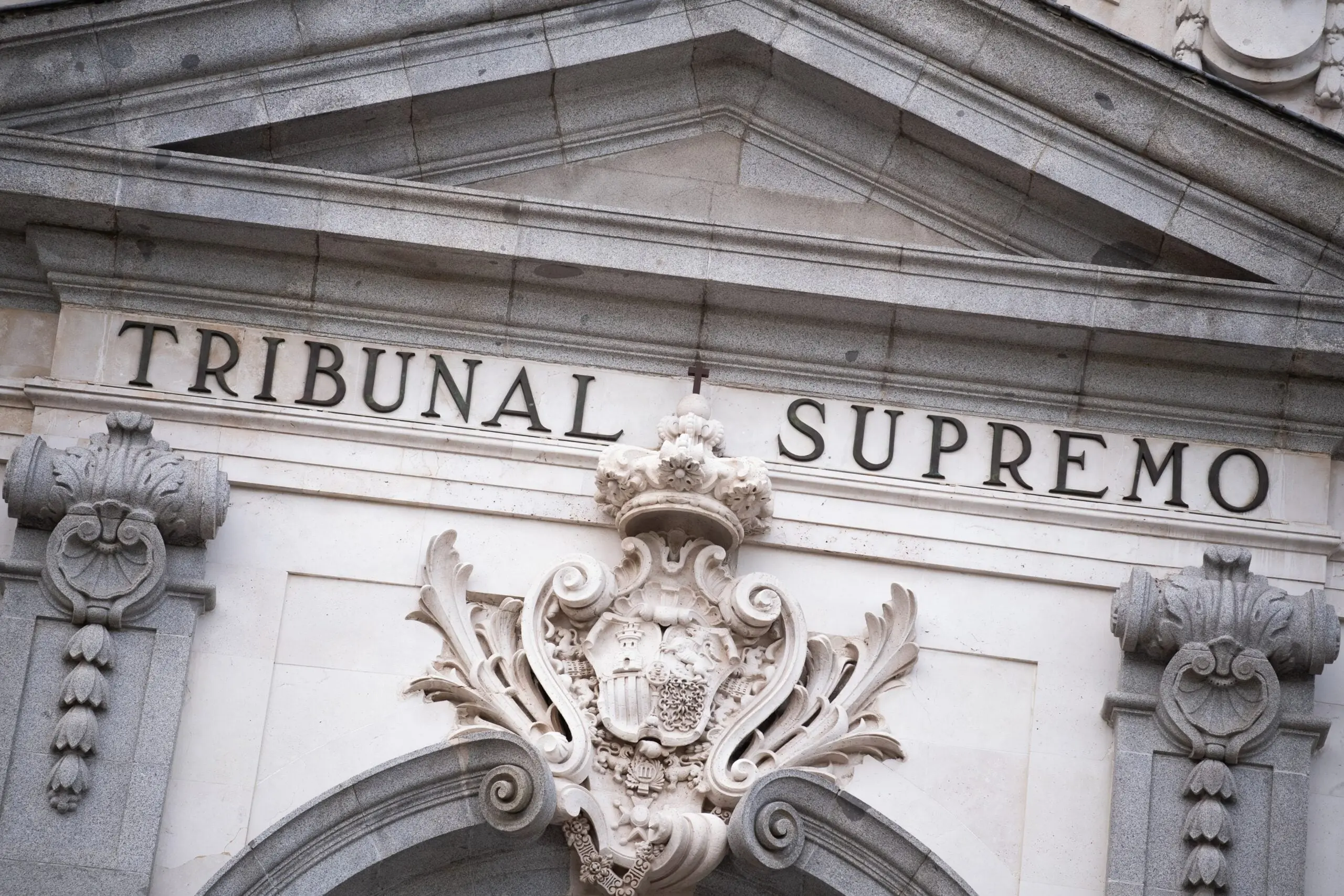 El Supremo frena la 'ley de nietos': suspende inscripciones hasta sentencia