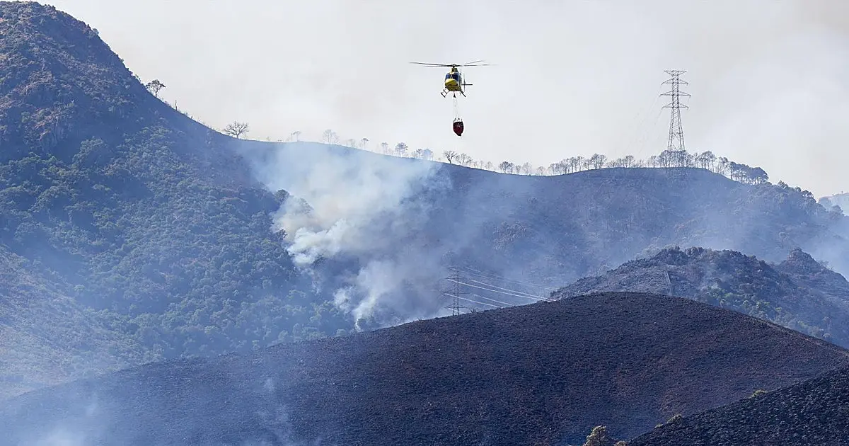 Benahavís levanta el confinamiento, pero mantiene desalojos por incendios