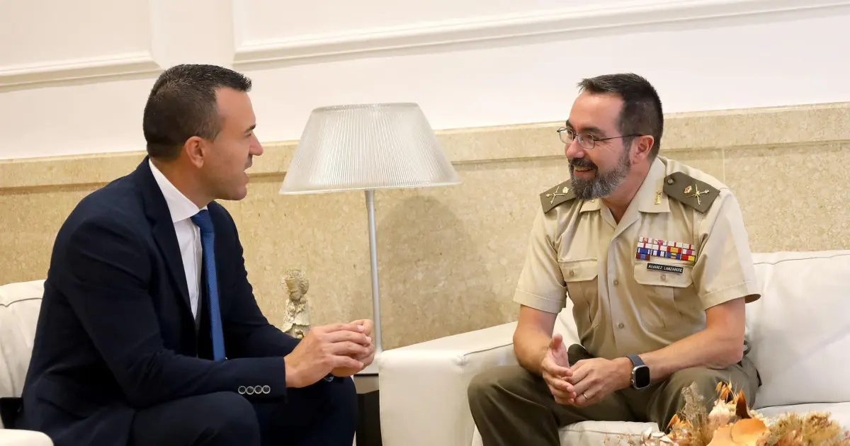 Mompó refuerza lazos con el Ejército en Valencia