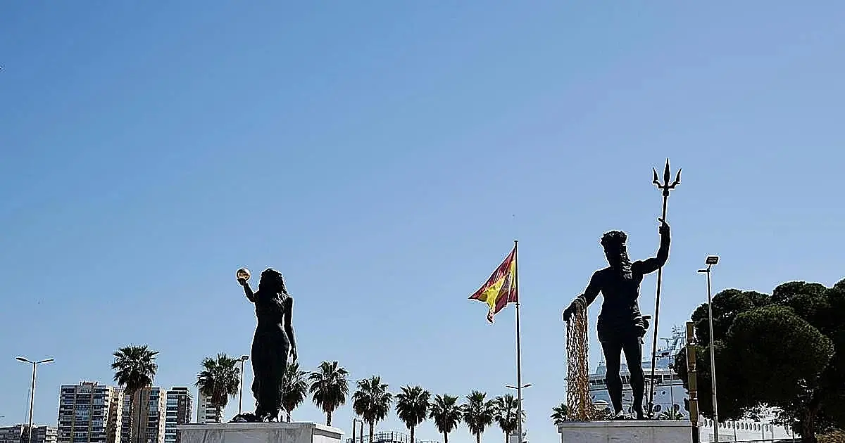 Málaga se resiste a perder sus 'Columnas del mar': el Ayuntamiento alarga la batalla legal