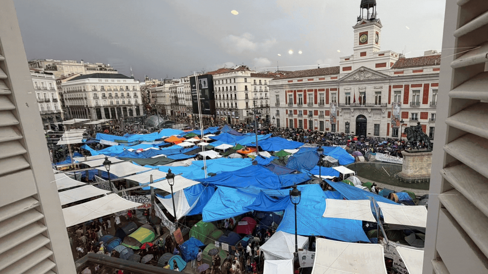 Acampada en Sol exige contratos indefinidos ante el decreto de vivienda