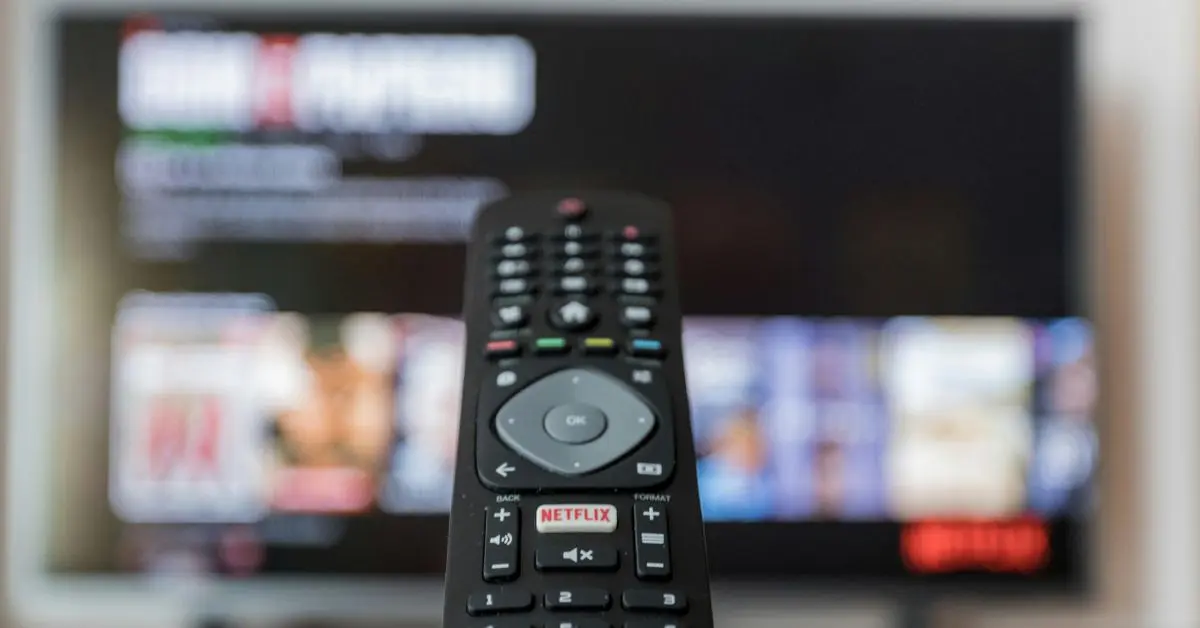 La CNMC estudia obligar a los TV inteligentes a mostrar canales públicos en primer plano