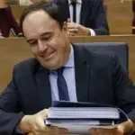 Un dosier anónimo contra Pérez Llorca busca frenar su candidatura en 2027