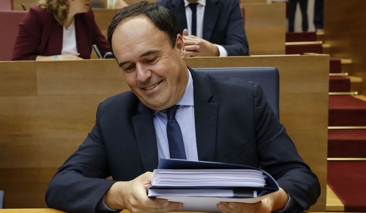 Un dosier anónimo contra Pérez Llorca busca frenar su candidatura en 2027
