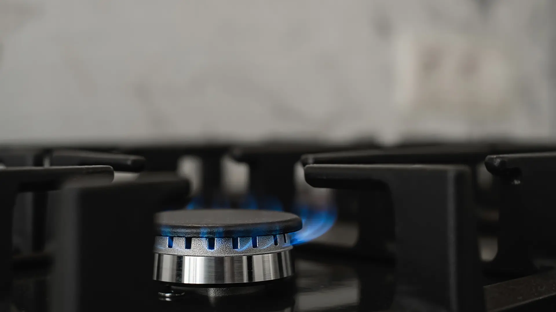 El Gobierno congela el 15% del aumento del gas para 3 millones de hogares