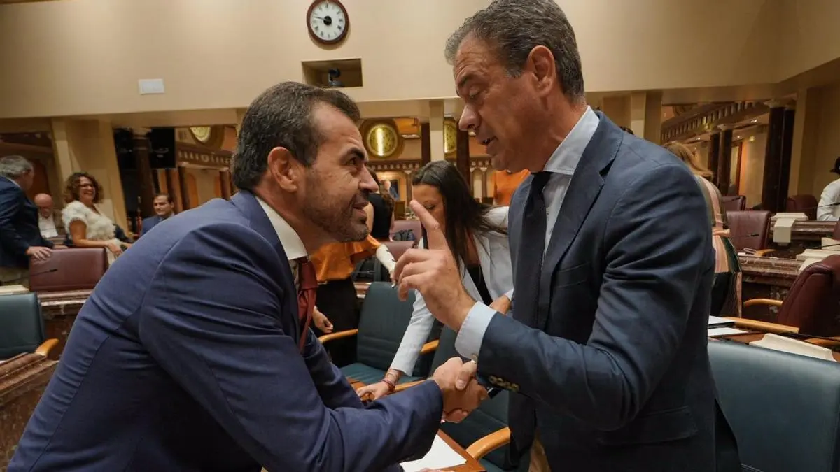 Vox supera al PSOE en Murcia y el PP roza la mayoría absoluta