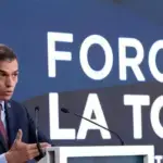 El Rey y Pedro Sánchez inauguran el Foro La Toja con crisis de la vivienda