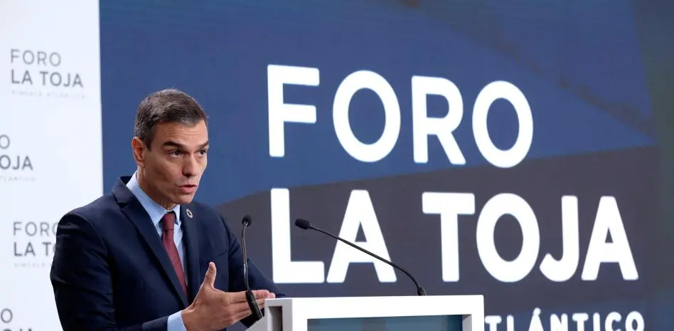 El Rey y Pedro Sánchez inauguran el Foro La Toja con crisis de la vivienda