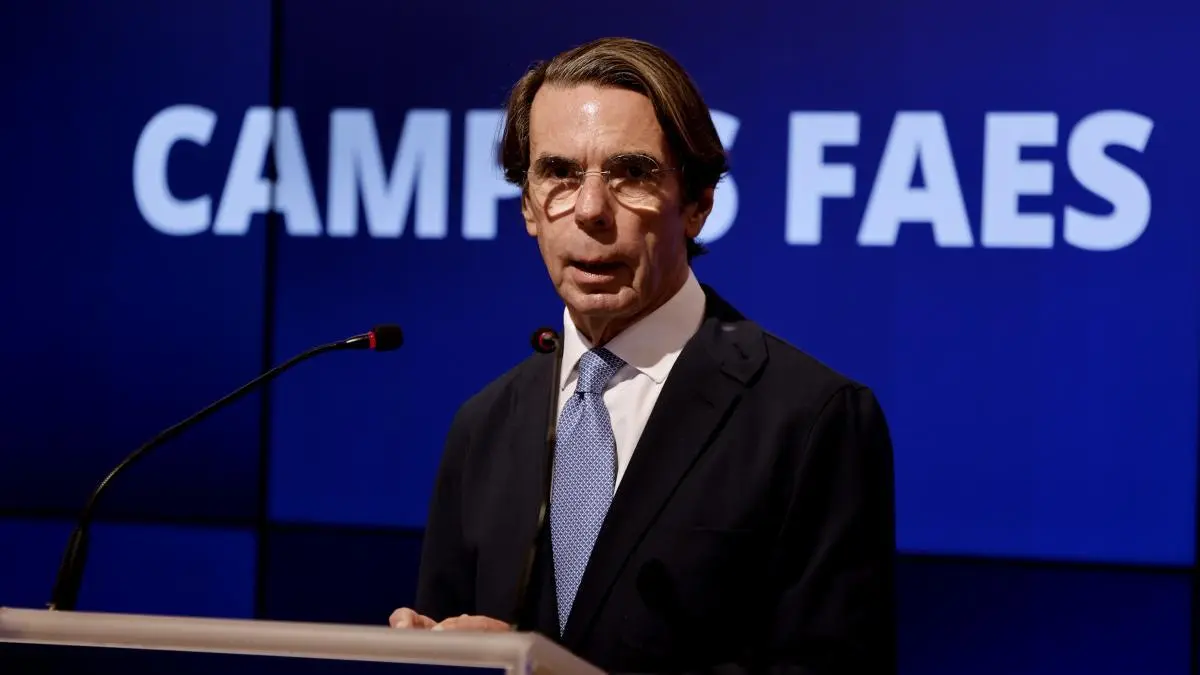 Aznar acusa a Sánchez de resucitar políticas de vivienda franquistas
