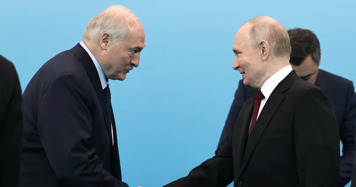 Andréi Nikitin y Alexéi Liajnóvich firman memorando ferrocarril Moscú‑Minsk