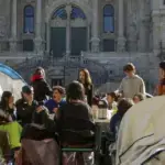 Sanmartín respalda la acampada en el Obradoiro sin intervenir la Policía Sanmartín respalda la acampada en el Obradoiro sin intervenir la Policía