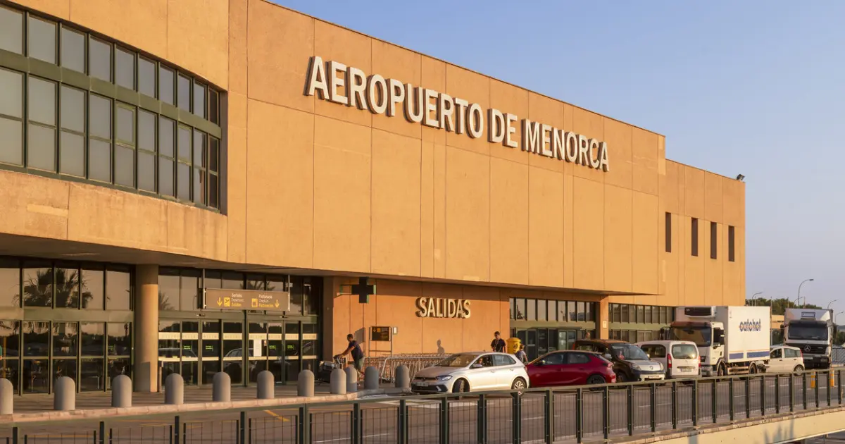 Menorca y sindicatos piden a Aena la torre de control física