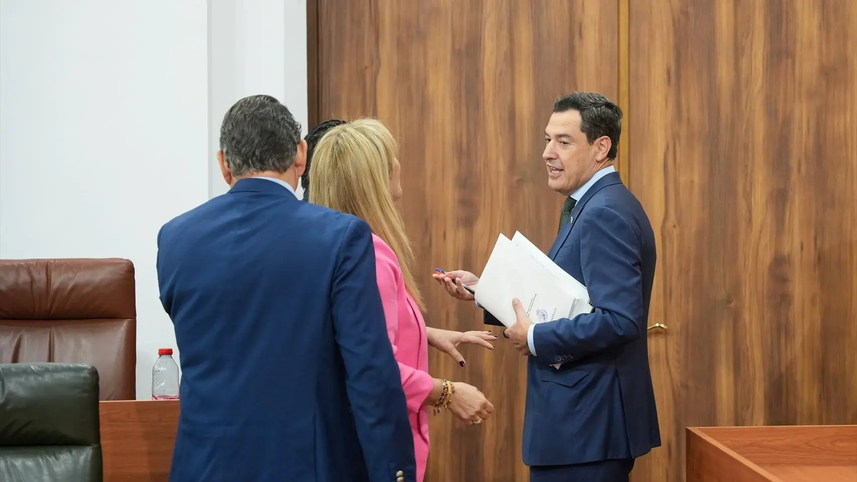 Andalucía anuncia ayudas de 250 euros al mes para jóvenes y rebajas fiscales