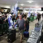 Emiratos investiga cómo un copiloto introdujo un arma en un vuelo a Tel Aviv Emiratos investiga cómo un copiloto introdujo un arma en un vuelo a Tel Aviv