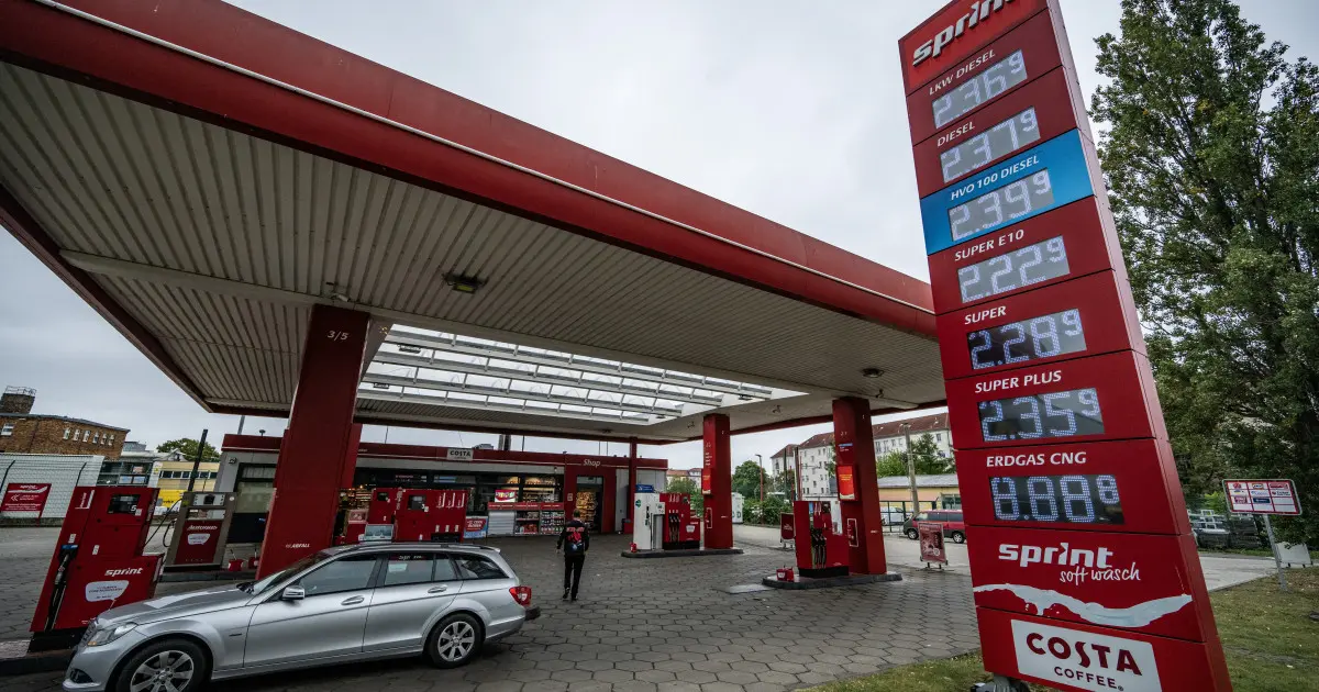 El G7 acuerda liberar 100 millones de barriles de petróleo