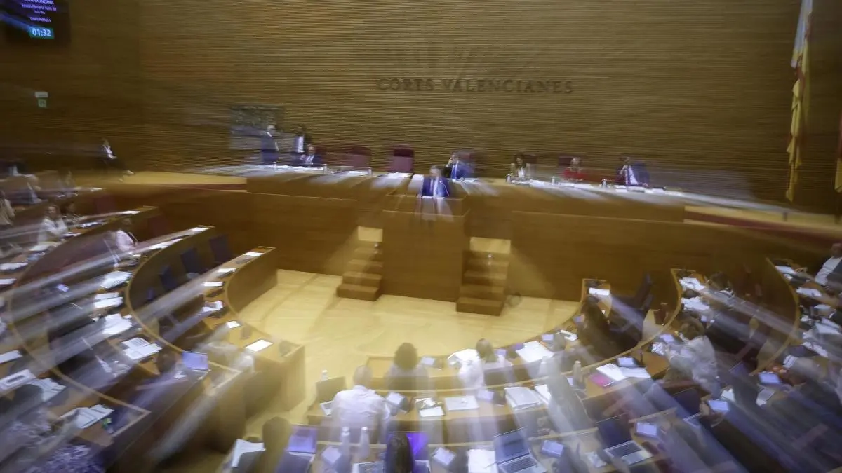 Las Corts aprueban las recetas de PP y Vox sobre vivienda