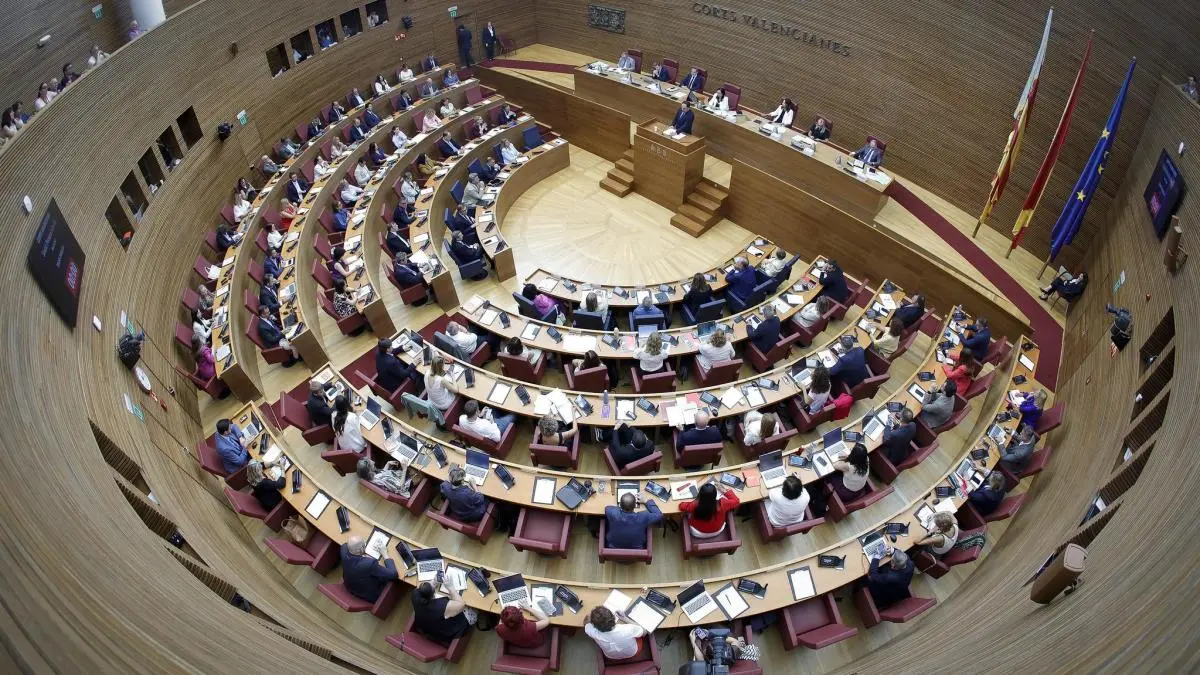 PP, PSPV y Compromís registran resoluciones opuestas sobre financiación