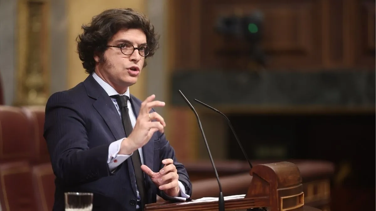 Vox pide al PP activar el artículo 102 contra Sánchez por traición